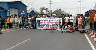 কুষ্টিয়ায় যুবক হত্যার বিচারের দাবিতে মহাসড়ক অবরোধ